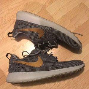 Brand new Nike Roshe runs